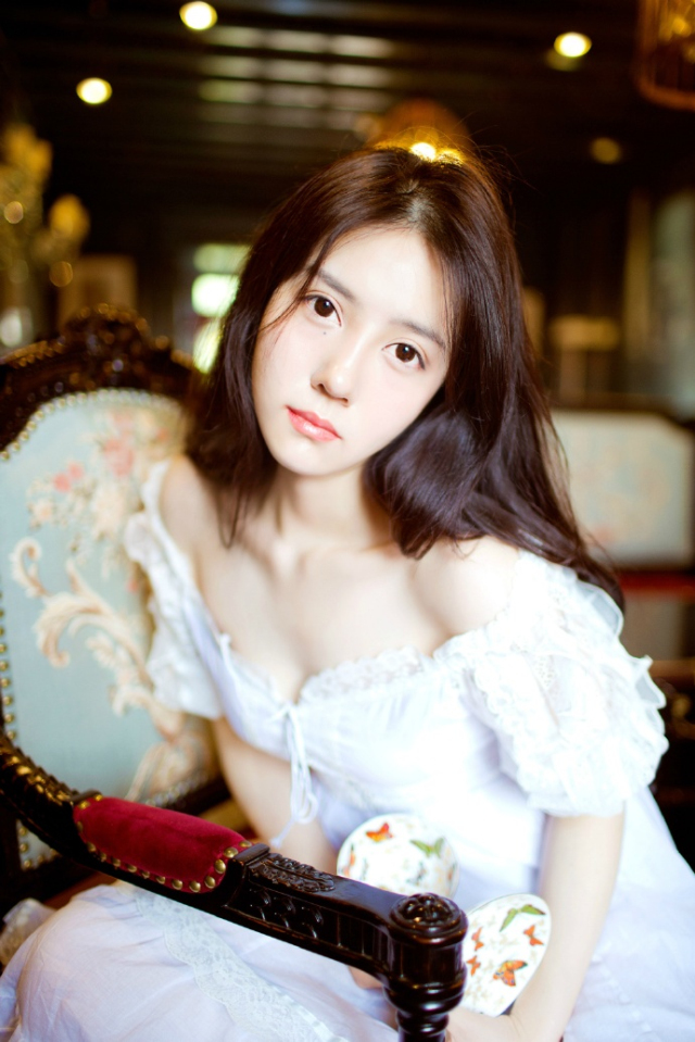 瓢泼的大雨让烽火台失去了作用，伏德突然觉得，如果要破江夏，这会是一次好机会，只要江东派人围攻夏口，绞杀陈到，占据夏口，那江夏的门户就等于被打开了一道口子。